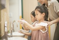 “強收”小區民辦幼兒園？孩子去哪、怎么補償，這些問題都得有個答案