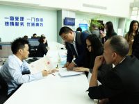 上海市政府常務會議決定：今年“一網通辦”要實現“雙減半”“雙100”目標