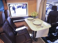 2019上海車展首日:車頂帳篷和車內餐廳惹人羨 2019上海車展首日:車頂帳篷和車內餐廳惹人羨