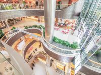 淮海中路最醒目“空缺”終于填上了，新天地廣場今天開幕