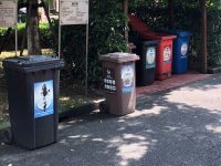 都不肯放在自家旁，那垃圾投放點能放哪？申城一些小區推進垃圾分類為此陷入矛盾