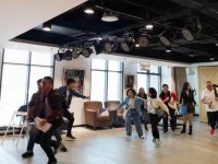 想知道父輩們高考時發生了什么事情嗎？上海白領用話劇重現了那個特殊歲月