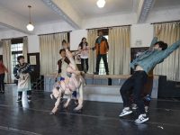 每天空翻500次——“小戲骨”排練兒童劇《那山有片粉色的云》