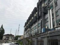 對著居民側，這家企業裝了11個抽風管、20個排風管、4個冷卻塔、4個冷庫外機……