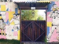 高檔商品房與老公房一墻之隔卻從不往來？一扇“魔法門”打開的背后…