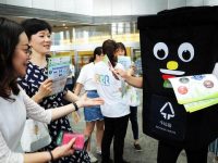 滬一小區貼標語：未按時間地點亂扔垃圾，你就是人群中的垃圾！代表：這樣的表述不妥