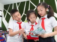 從小抓起,上海這個小學垃圾分類都有“監督員” 從小抓起,上海這個小學垃圾分類都有“監督員”