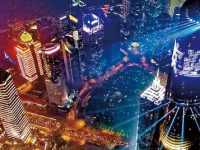 開7小時專題會，每人晚餐分到三個小面包，上海這個區挑燈夜戰的創業之光從未熄滅