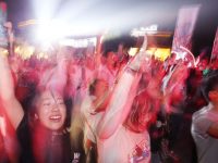 環球飛車、阿根廷鼓舞、盛裝的狂歡使者，上海的夏夜嘉年華，還是這里花樣多