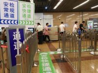 上海三站地鐵試點“安檢快捷通道”