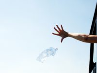 法律出手了，高空拋物的“黑手”能被捉住嗎？