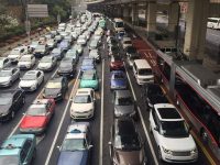 上海交警凌晨解讀電子駕照新政，利民政策為何不能公布早一點解釋細一點？