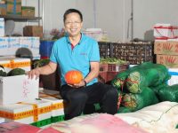 從擺地攤的“賣菜郎”到億萬企業家，他的人生信條是“不走捷徑”