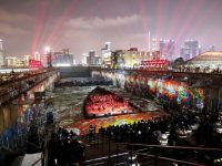 昨夜，彩虹合唱團獻唱“船塢露天劇場”，數十件公共藝術品落戶楊浦濱江