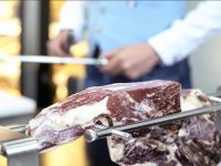 進博會讓這位西餐廚師成了兩個西班牙火腿品牌的中國獨家代理 進博會讓這位西餐廚師成了兩個西班牙火腿品牌的中國獨家代理