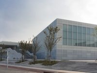 法國總統馬克龍為“西岸美術館與蓬皮杜中心五年展陳合作項目”揭幕