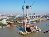 黃浦江第13座越江大橋主塔結構完工，大橋明年基本建成