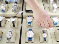 豫園股份拿下新中國“第一塊手表”,“上海牌”“海鷗牌”從此比翼齊飛 豫園股份拿下新中國“第一塊手表”,“上海牌”“海鷗牌”從此比翼齊飛