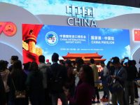 提前1個半小時排隊,國家展延展首日人氣旺 提前1個半小時排隊,國家展延展首日人氣旺