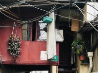 半輩子生活在“抬不起頭”的屋子里，啥滋味？舊改讓他們更有尊嚴地生活