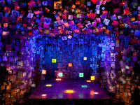 越過瑪蒂爾達小小的身影，我為字母與網格的糾纏目眩神迷