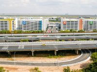 ?今天起，到浦東機場停車有新姿勢，停在1.5公里外的長時停車庫到底合算不？