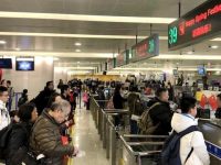 上海口岸出入境人數將超90萬人次,上海邊檢全力應對春節假期出入境客流高峰 上海口岸出入境人數將超90萬人次,上海邊檢全力應對春節假期出入境客流高峰