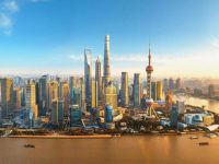 蜂鳥外賣小哥、特斯拉工廠鋼鐵男、臨港星巴克店長，為何都跟上海3.8萬億元有關？