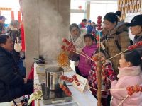 做糖葫蘆、畫糖畫、寫福字…這周末非遺集市走進社區,邊吃邊玩感受上海年味 做糖葫蘆、畫糖畫、寫福字…這周末非遺集市走進社區,邊吃邊玩感受上海年味