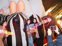 淮海路夜景璀璨,萌鼠音樂藝術裝置亮相新天地 淮海路夜景璀璨,萌鼠音樂藝術裝置亮相新天地