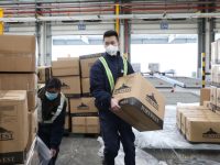 ?愛心卡在關口?疫情物資怎么捐?上海市紅十字會、民政局聯合上海海關在浦東機場設點 ?愛心卡在關口?疫情物資怎么捐?上海市紅十字會、民政局聯合上海海關在浦東機場設點