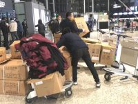 ?20噸貨不到1小時完成安檢裝載，上海兩大機場：醫生和防控物資是保障“最優先級”