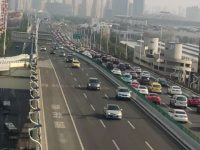 上海更多企業有序復工，今早高峰上海市內交通流量已恢復近九成