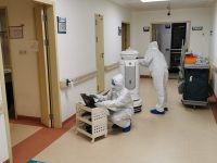 隔離病房內“不戴口罩、不穿防護服”？硬核“消毒神器”走上“抗疫”一線