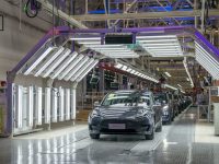 不把這個籃球館改成食堂,特斯拉上海工廠里的Model3可能就沒方向盤了 不把這個籃球館改成食堂,特斯拉上海工廠里的Model3可能就沒方向盤了