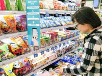 全家、7-11…上海的便利店疫情期間不打烊，背后誰在支撐