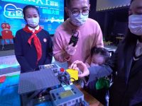 戴口罩“拼笑臉”,上海青少年人工智能創新大賽線上直播云啟動 戴口罩“拼笑臉”,上海青少年人工智能創新大賽線上直播云啟動