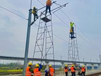 滬通鐵路（南通至安亭段）計劃4月8日接觸網送電，這個距離內別靠近