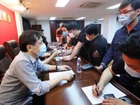 一場招聘咨詢會吸引100余名應聘者，上海公交行業“吃香”了？