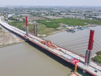 新建泖港大橋主橋今日合龍,計劃明年8月建成通車 新建泖港大橋主橋今日合龍,計劃明年8月建成通車