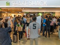 虹橋機場開Shake shack國內機場首店,“堅強堡”見證客流恢復六成 虹橋機場開Shake shack國內機場首店,“堅強堡”見證客流恢復六成