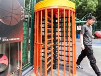 這一上海最著名的籃球圣地，為啥偏要加上這么一扇“門”？