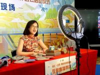 她穿上旗袍做直播,她為4.6萬人找到工作,她帶領200位繡娘脫貧 她穿上旗袍做直播,她為4.6萬人找到工作,她帶領200位繡娘脫貧