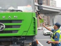 超限率從2.2%降至0.13%,上海市高速公路入口治超進入常態化 超限率從2.2%降至0.13%,上海市高速公路入口治超進入常態化