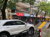 受臺風影響奉賢普降大雨，一小區300多個樓道進水，抽水燒壞三臺水泵