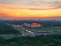 今晚，全球最炫音箱傳出世界的歌聲，第四屆東方美谷藝術節開幕