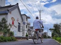 在這里,人們出行曾“晴天一身土,雨天一身泥”,如今游客為何紛至沓來? 在這里,人們出行曾“晴天一身土,雨天一身泥”,如今游客為何紛至沓來?
