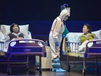 在舞臺上戴著口罩怎么唱戲？首部原創抗疫滬劇《玉蘭花開》試演