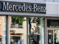 德國奔馳省下巨款，總值1.4億元進口整車落地上海不征稅，在洋山保稅倉儲