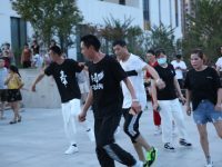 上海郊區大媽把廣場舞跳進鎮政府機關大院,鎮領導:挺好的,支持! 上海郊區大媽把廣場舞跳進鎮政府機關大院,鎮領導:挺好的,支持!